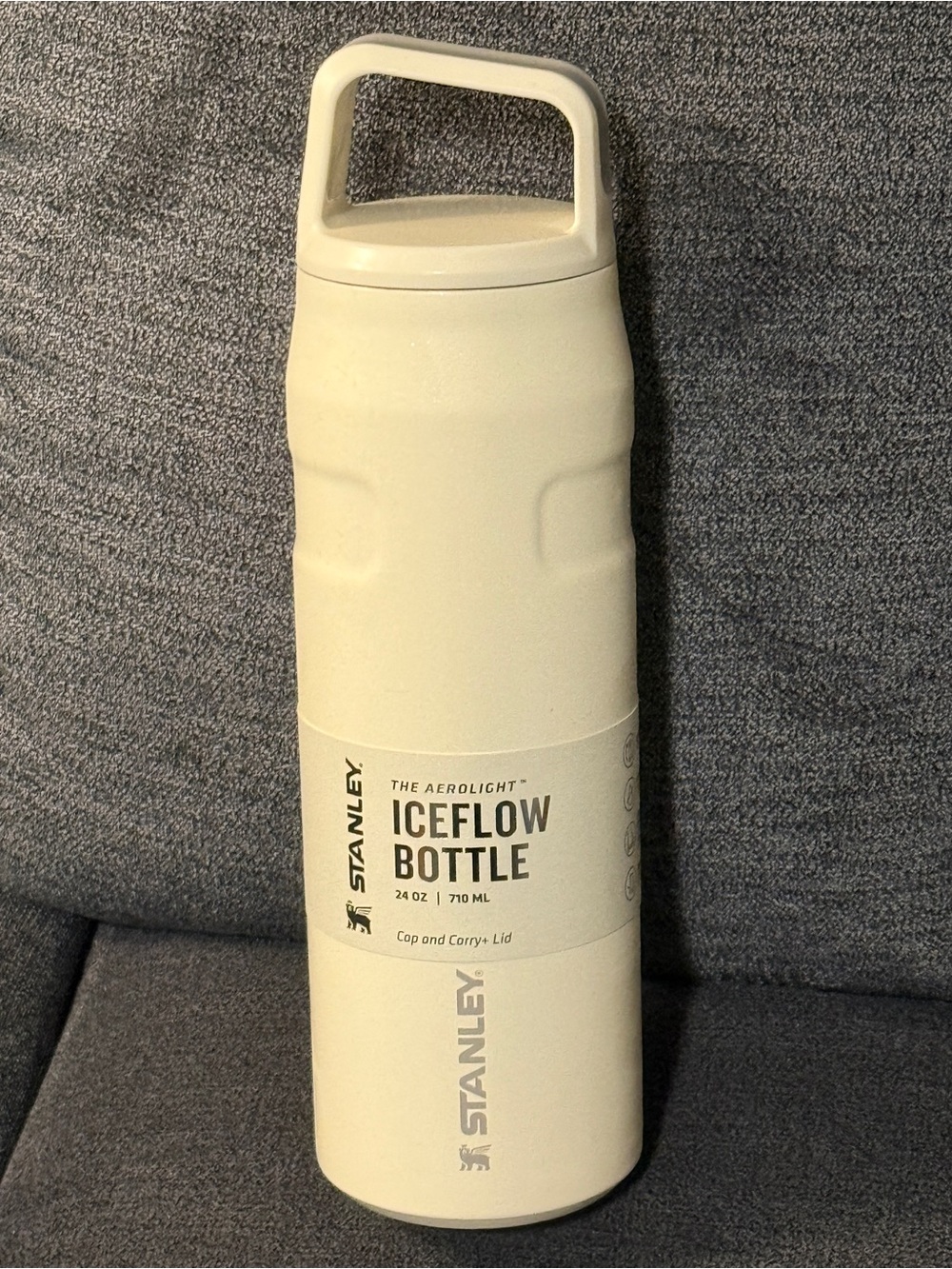 Stanley AeroLight IceFlow 24 oz Water Bottle Cream